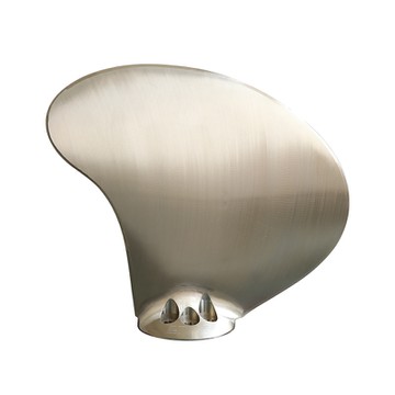 Пропеллер грузового корабля под водой